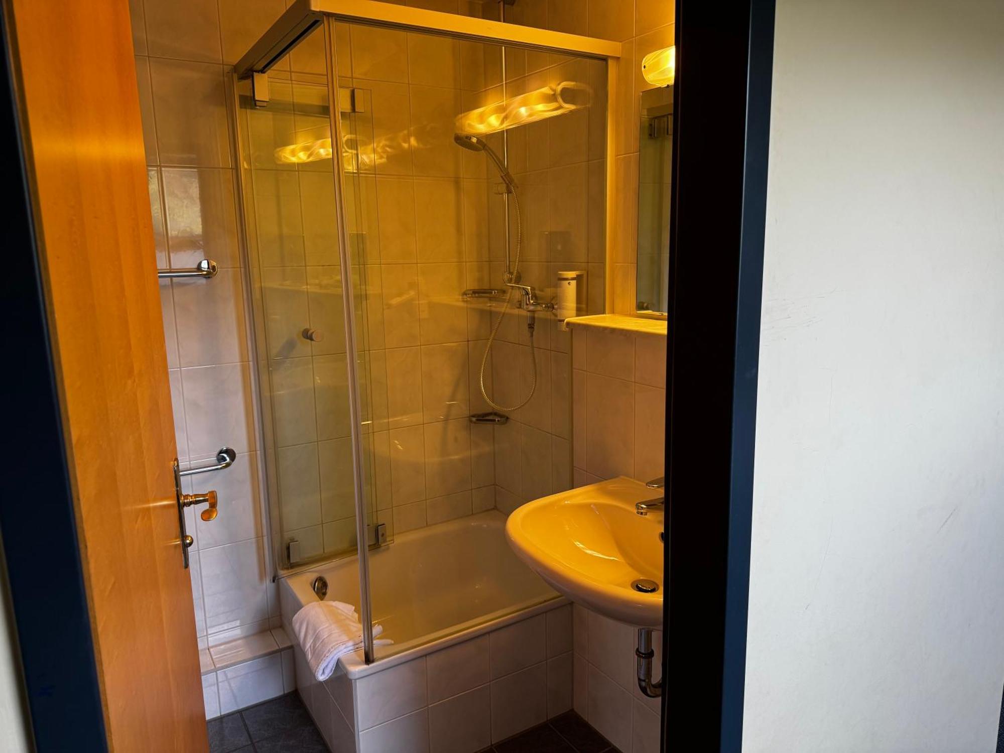Arthotel Ana Aura Aystetten 外观 照片