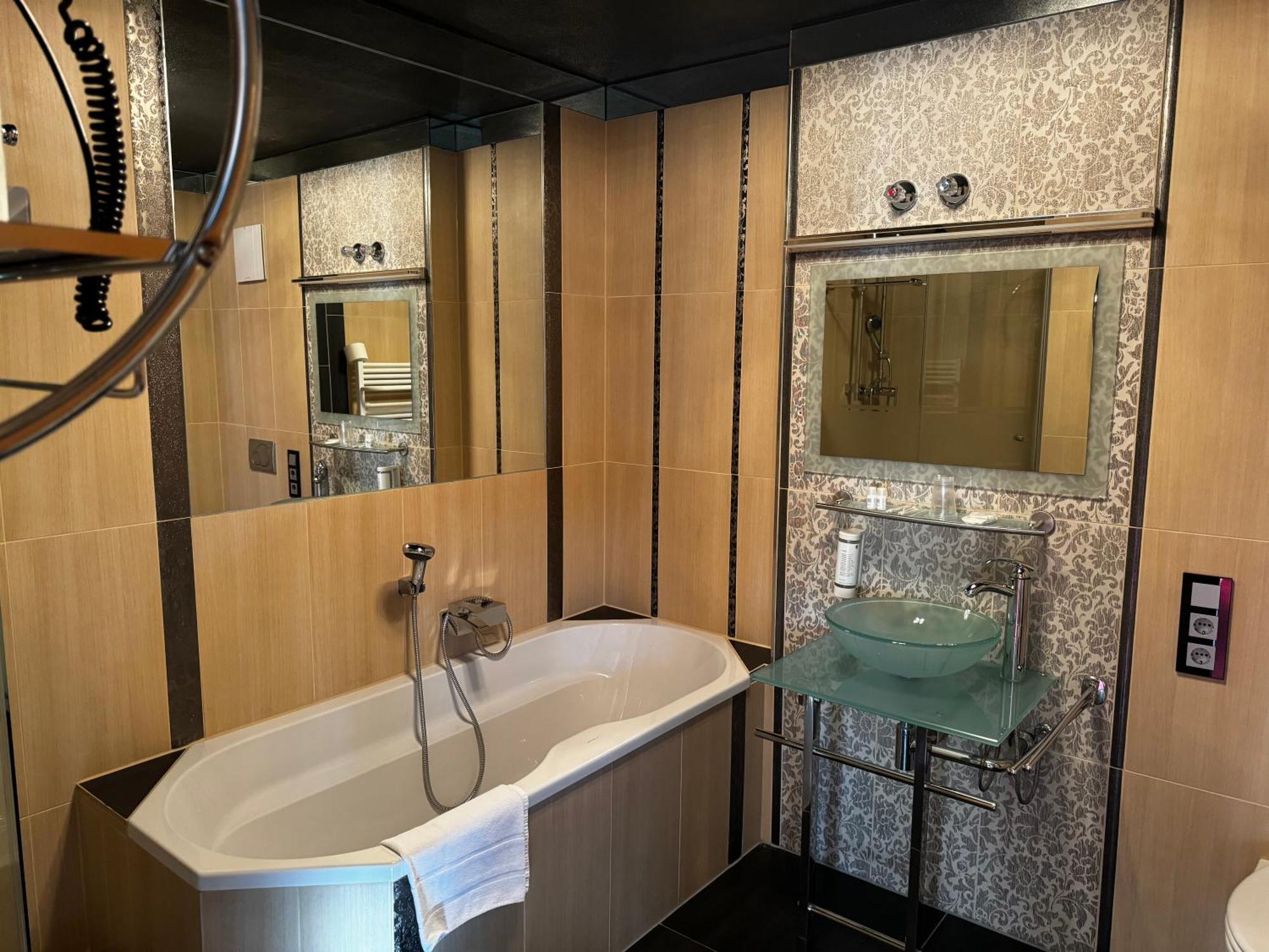 Arthotel Ana Aura Aystetten 外观 照片